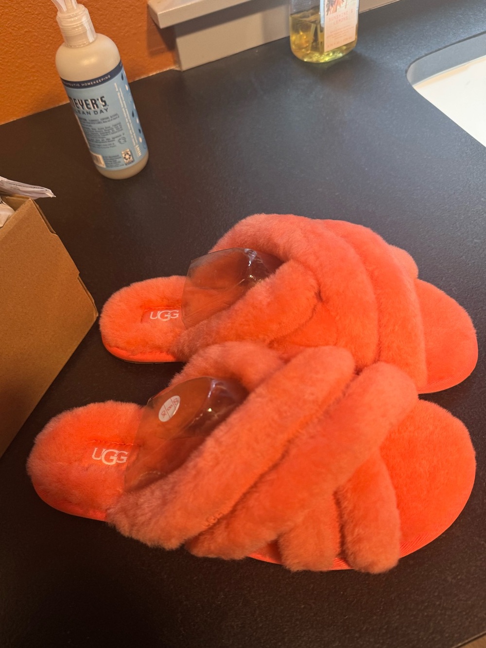 NWT UGG Fluff Yeah Slide Slippers in Bright Coral 🧡 size 8